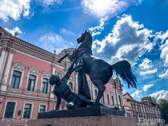 Кони Клодта на Аничковом мосту