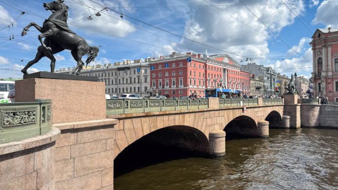 Аничков мост