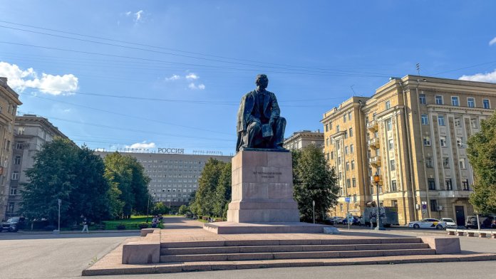 Площадь Чернышевского