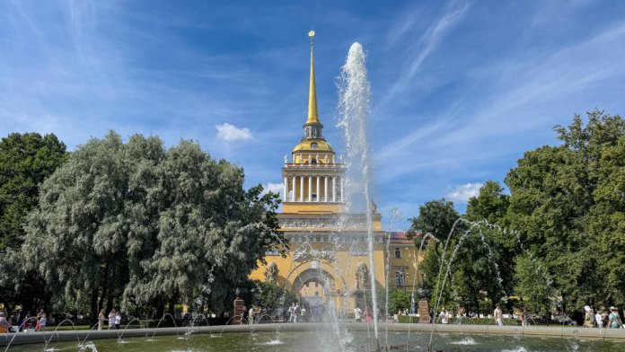 Фонтан в Александровском саду